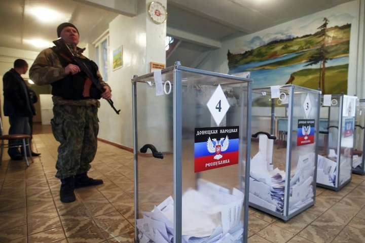 В ОРДЛО окупанти рекомендують громадянам відновлювати українські документи для участі у виборах в Раду