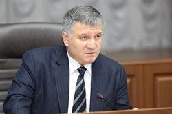 Порошенка після завершення каденції можуть викликати на допит у резонансних корупційних справах, - Аваков