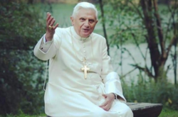 Бывший папа римский Бенедикт XVI назвал сексуальную революцию 1960-х причиной расцвета педофилии в церкви