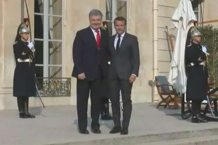 Макрон проводить зустріч із Порошенком у Парижі 
