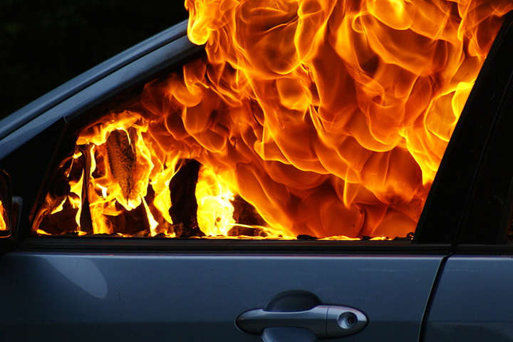 У Луцьку підпалили автомобіль топ-менеджера текстильної компанії