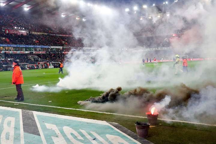 Ультрас «Андерлехта» зірвали матч чемпіонату Бельгії (відео)