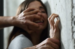 Дівчина не змогла подзвонила в поліцію, правоохоронців викликала її подруга