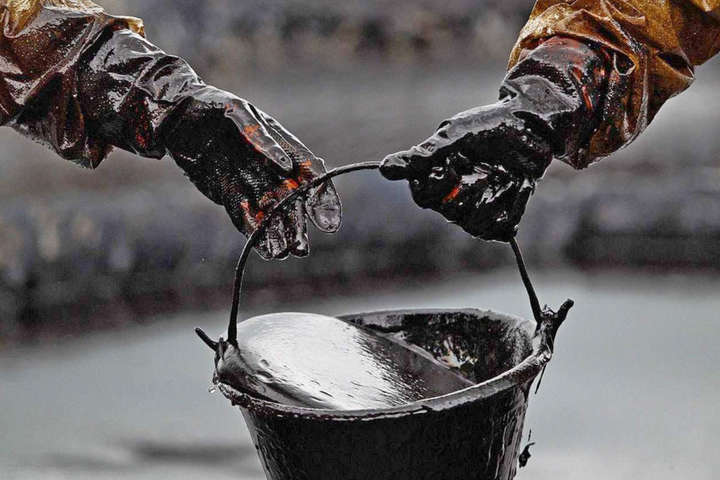 Найбільше нафтопродуктів везуть в Україну з Росії