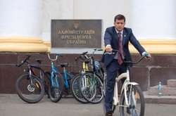 «Ви хочете, щоби мене грохнули?»: Зеленський пояснив, чому не їздить на велосипеді