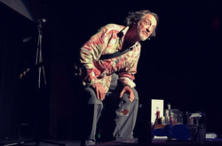 Британский стендап-комик скончался после шутки об инсульте