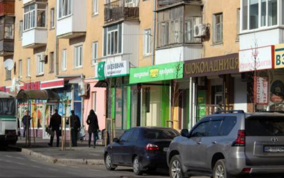 На будинках вулиці Замостянської планують впорядкувати зовнішні рекламні вивіски