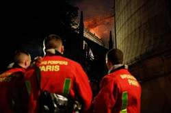 Пожежа у Парижі: один рятувальник серйозно постраждав