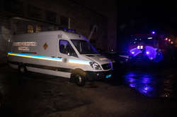 На місце також прибули співробітники вибухотехнічної служби, рятувальники