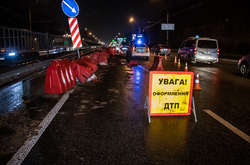 П’яна ДТП на проспекті Перемоги: мікроавтобус зніс огорожу і пошкодив дві автівки (фото, відео)