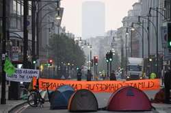 Поліція затримала понад сотню активістів, які блокували центр Лондона