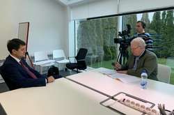  Журналіст Крістіан Вершютц провів інтерв&rsquo;ю з головним політтехнологом Зеленського Дмитром Разумковим 