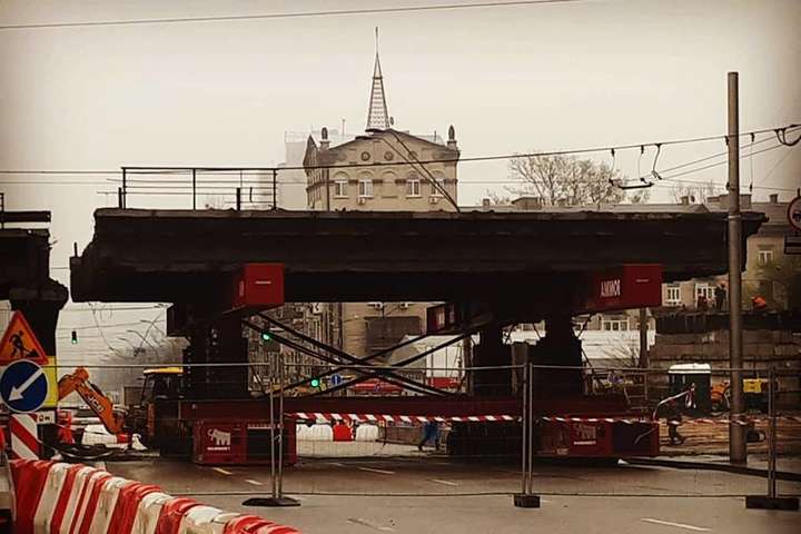 Демонтаж Шулявського мосту: знято відео з висоти пташиного польоту