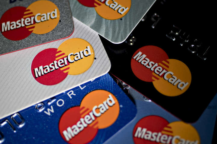 Mastercard увеличил лимит бесконтактной оплаты без пин-кода до 500 грн