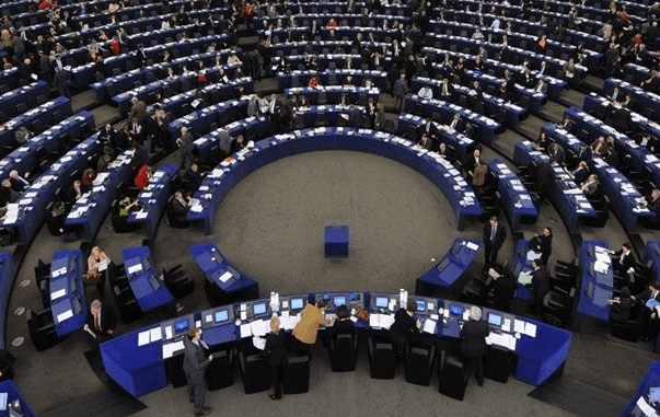 Європарламент схвалив закон, який захищає інформаторів 