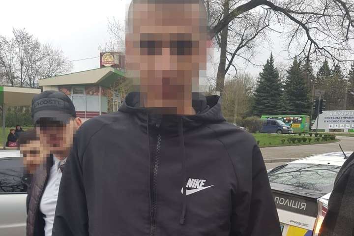 <p>За словами очевидців, пасажири поводили себе дуже голосно, а згодом відкрили вікно в автомобілі та почали здійснювати постріли</p> - У Харкові студенти з Ізраїлю влаштували стрілянину біля військової частини