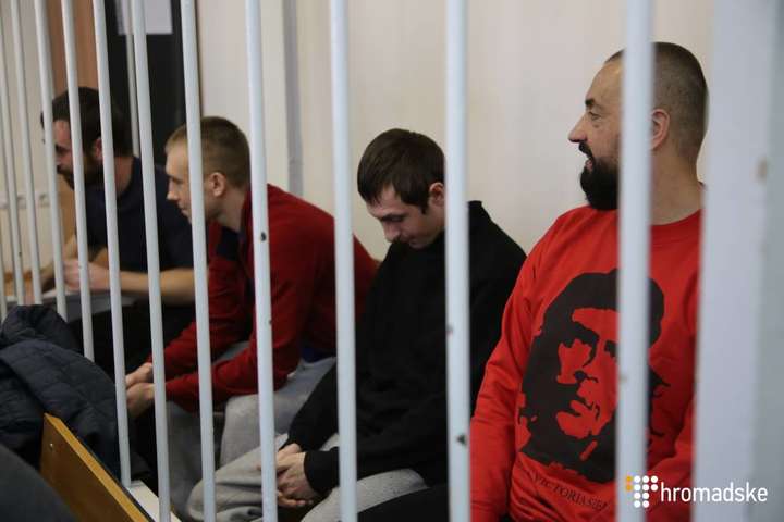 Російський суд залишив під вартою чотирьох українських моряків