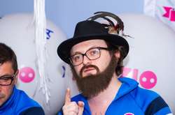 Команда Зеленського з 15 квітня почала видавати безкоштовні квитки на стадіон «Олімпійський», де виступатимуть Ольга Полякова та Dzidzio (Дзідзьо)