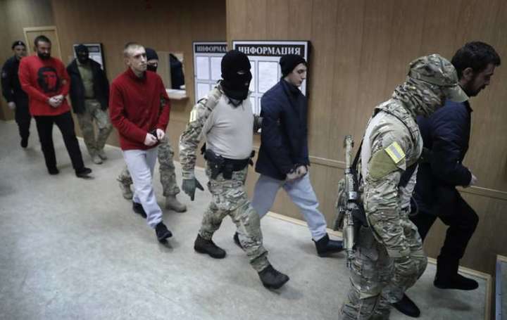 Московський суд продовжив арешт 12  полоненим українським морякам 