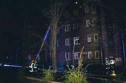 Вночі на Лук’янівці палав будинок: частина мешканців залишилася без житла (фото, відео)