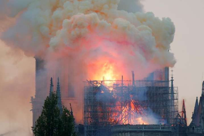Уряд Угорщини критично відреагував на пожежу в Нотр-Дамі