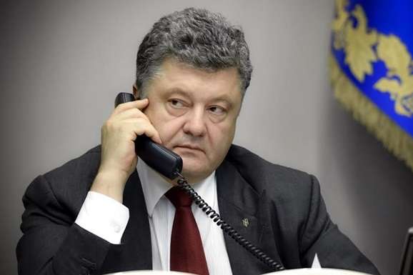 Украинцам массово «звонит Порошенко»