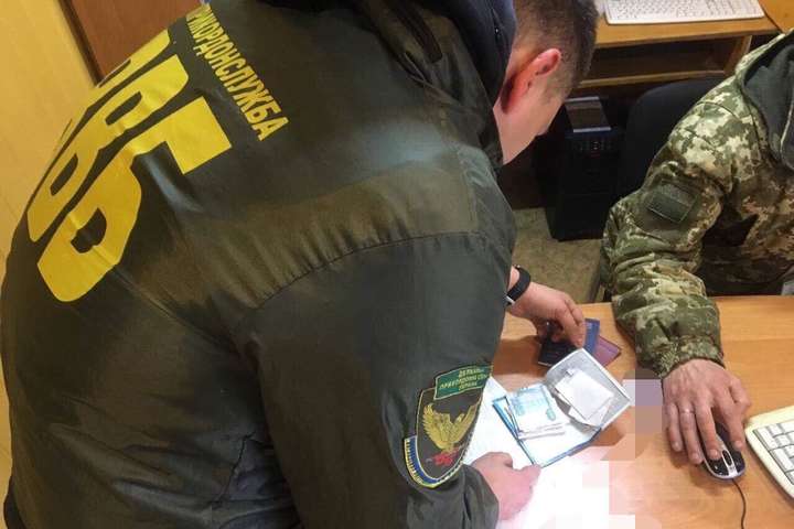 У «Жулянах» росіянка намагалася підкупити прикордонників, щоб потрапити в Україну