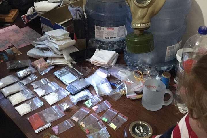У Києві затримали наркоторговців із «товаром» на 1 млн гривень (фото)