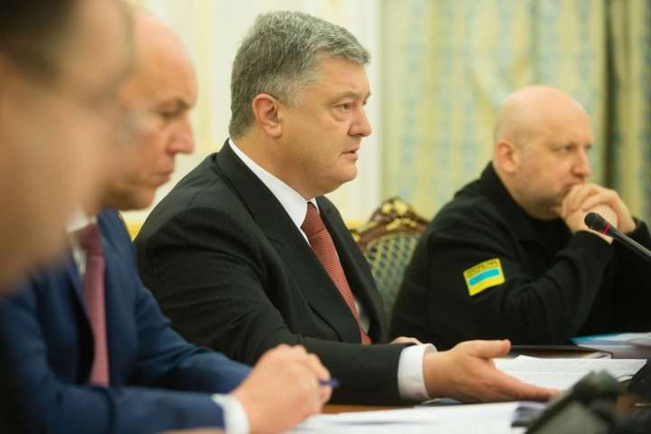Президент України у четвер ввечері провів засідання Ради національної безпеки та оборони - Денаціоналізація «Приватбанку»: Порошенко на засіданні РНБО дав низку доручень