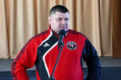 Тренерові української команди першої ліги стало зле. Його госпіталізували під час матчу