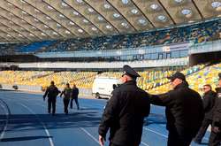 Підготовка до дебатів: територію «Олімпійського» перевіряють вибухотехніки та кінологи (фото)