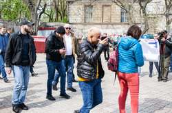 Боротьба за Літній театр в Одесі: Найєма і активистів облили нечистотами