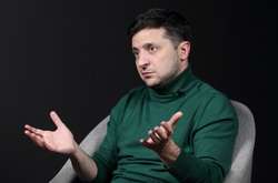 У Зеленського, який прийшов не з політики, вже зараз виходить показати, як стати президентом, але при цьому залишитися людиною, - Разумков