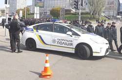 До «Олімпійського» стягують силовиків, дороги перекрито (фото)