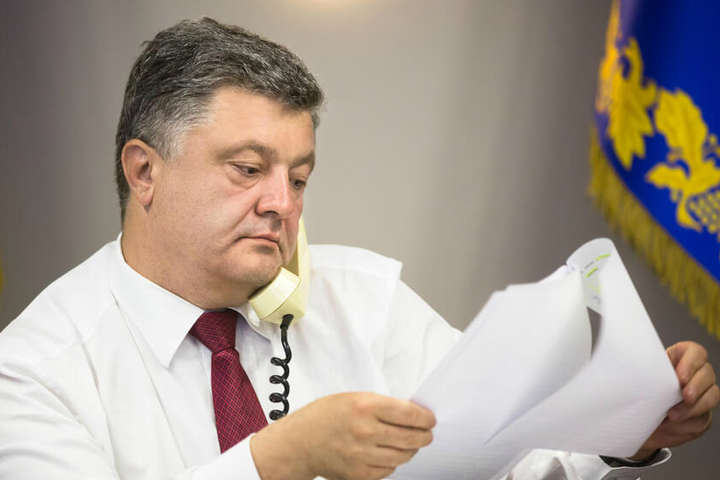 В штабе Порошенко рассказали, где президент берет деньги на массовые звонки украинцам