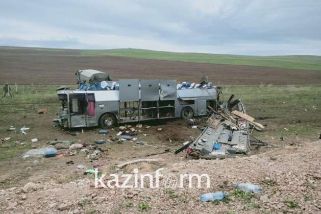 У Казахстані перекинувся автобус: більше 10 людей загинули
