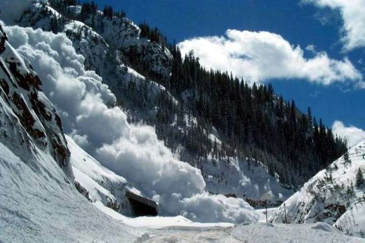 На Івано-Франківщині та Закарпатті зберігається загроза сходу снігових лавин
