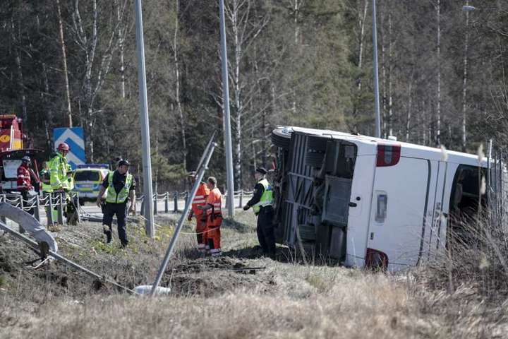 У Швеції перекинувся автобус із туристами (фото)