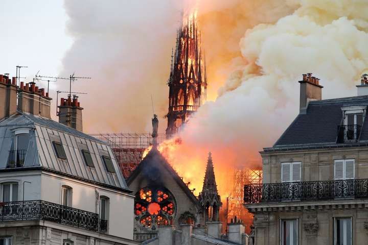 Слідчі з'ясували, з якого місця почалася пожежа в Соборі Паризької Богоматері