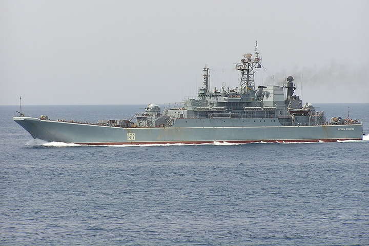 Біля узбережжя окупованого Криму зламався військовий корабель ВМФ Росії