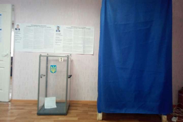 На виборчих дільницях на Хмельниччині бракує скриньок для голосування