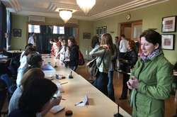 Українці у Берліні приходять голосувати у другому турі виборів президента України