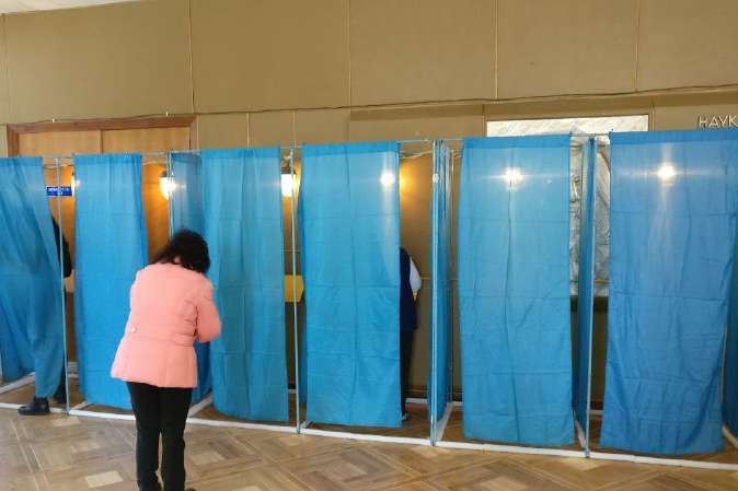 На избирательном участке в Харькове не хватает бюллетеней