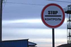 Окупанти опитують людей на кримському кордоні щодо виборів в Україні 