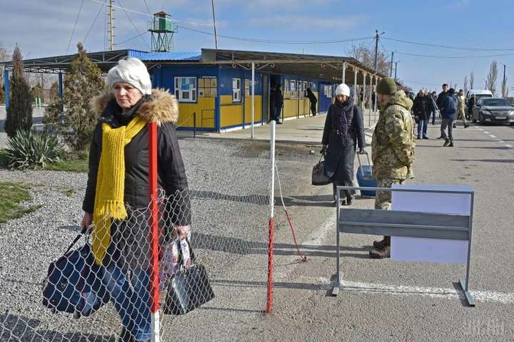 На выезде из Крыма оккупанты допрашивают украинцев, за кого они едут голосовать