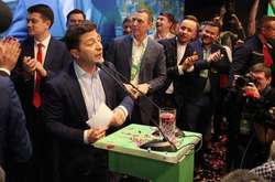 Зеленський подякував за перемогу родині і прибиральницям (фото)