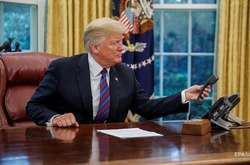  Дональд Трамп привітав Зеленського з перемогою на виборах 