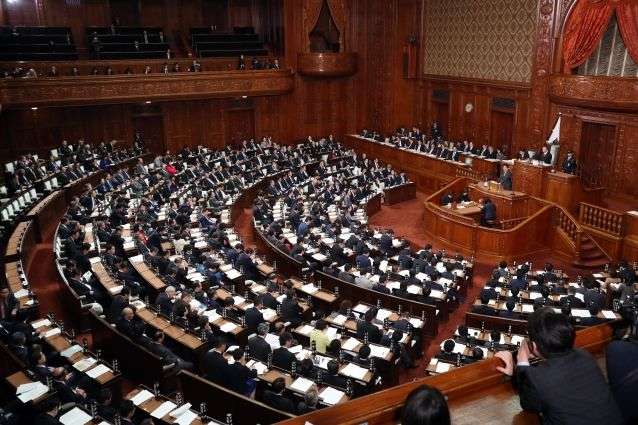 Правляча партія Японії програла два мандати на довиборах