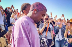 «Рэп-пастырь» Канье Уэст провел пасхальную службу на Coachella