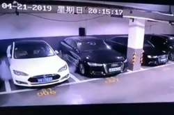 У Шанхаї вибухнув електромобіль Tesla 